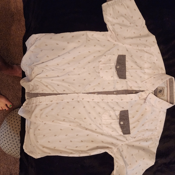 Short sleeve button down - Picture 2 of 2